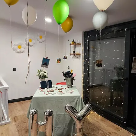 Yesilin Tonlariyla Sarilmis Lueks Nyaraló *